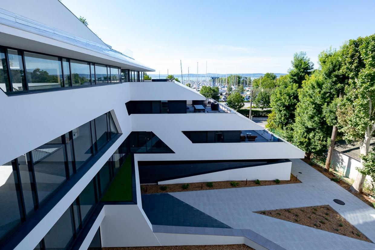 Marina Apartman Hotel Balatonszemes Ngoại thất bức ảnh