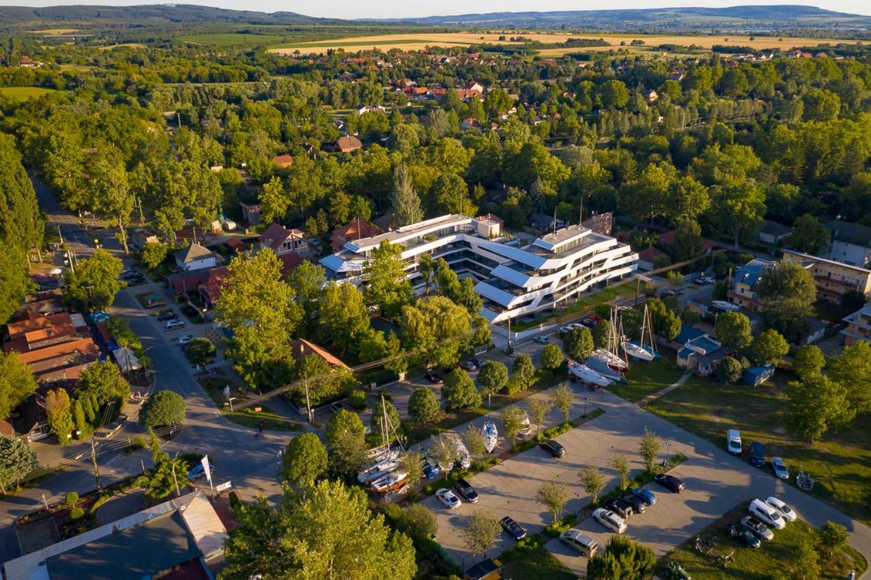 Marina Apartman Hotel Balatonszemes Ngoại thất bức ảnh