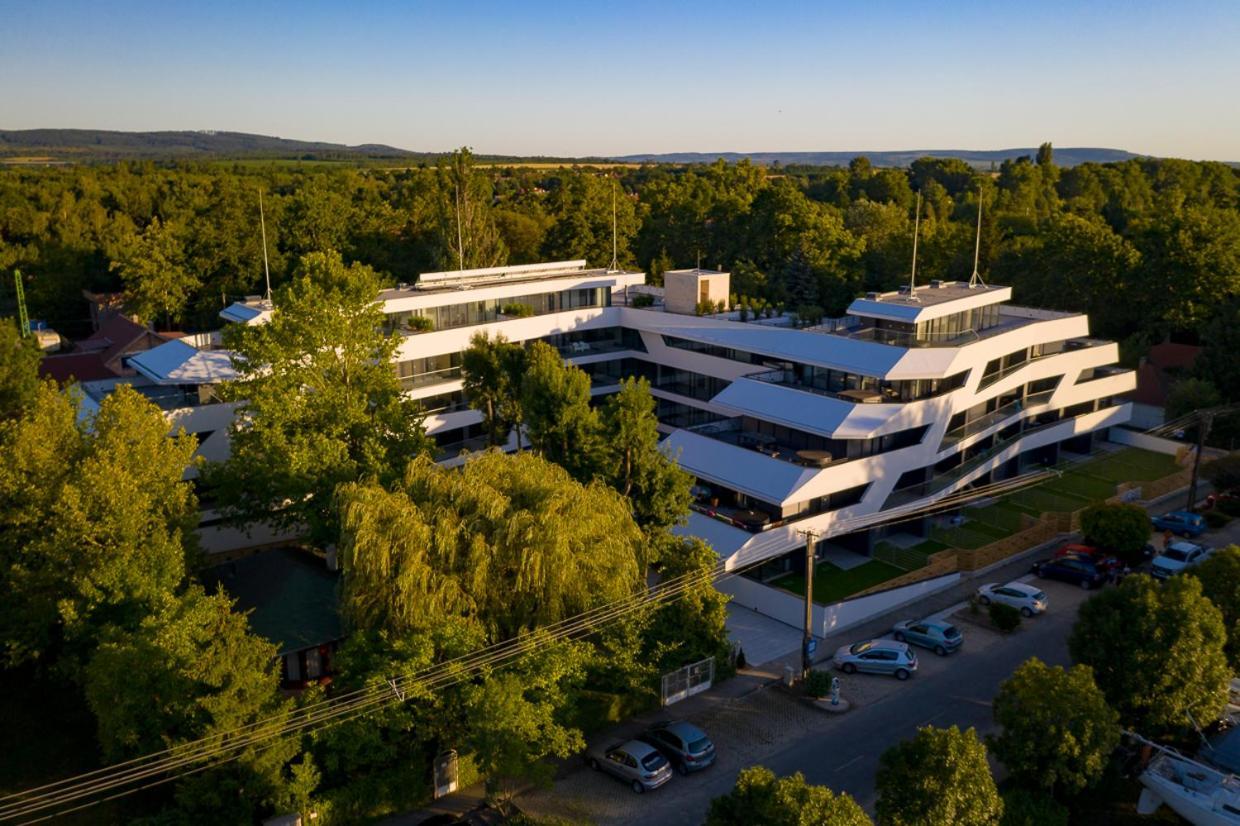 Marina Apartman Hotel Balatonszemes Ngoại thất bức ảnh