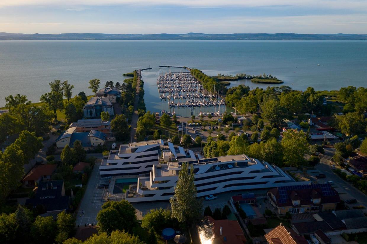 Marina Apartman Hotel Balatonszemes Ngoại thất bức ảnh