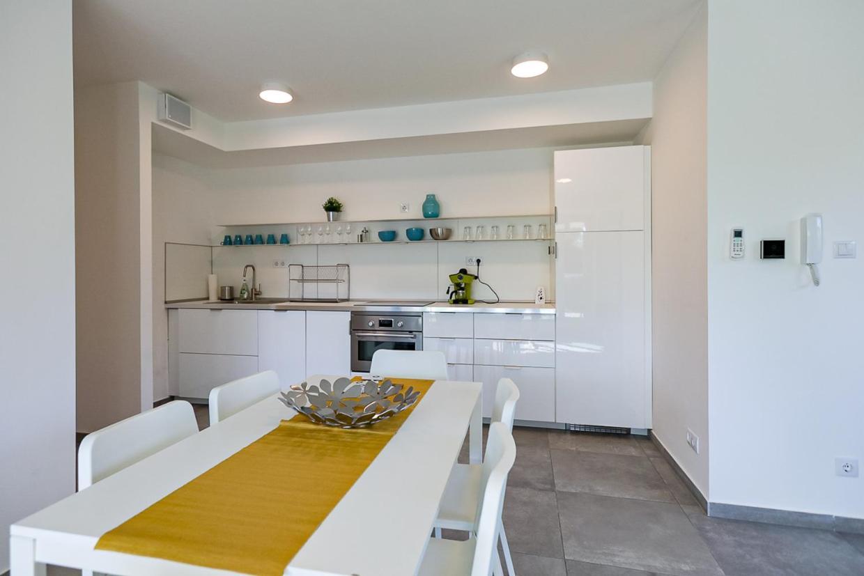 Marina Apartman Hotel Balatonszemes Ngoại thất bức ảnh