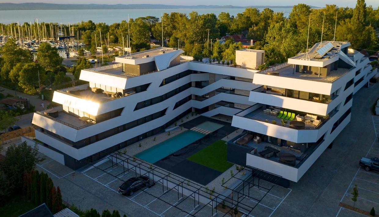 Marina Apartman Hotel Balatonszemes Ngoại thất bức ảnh