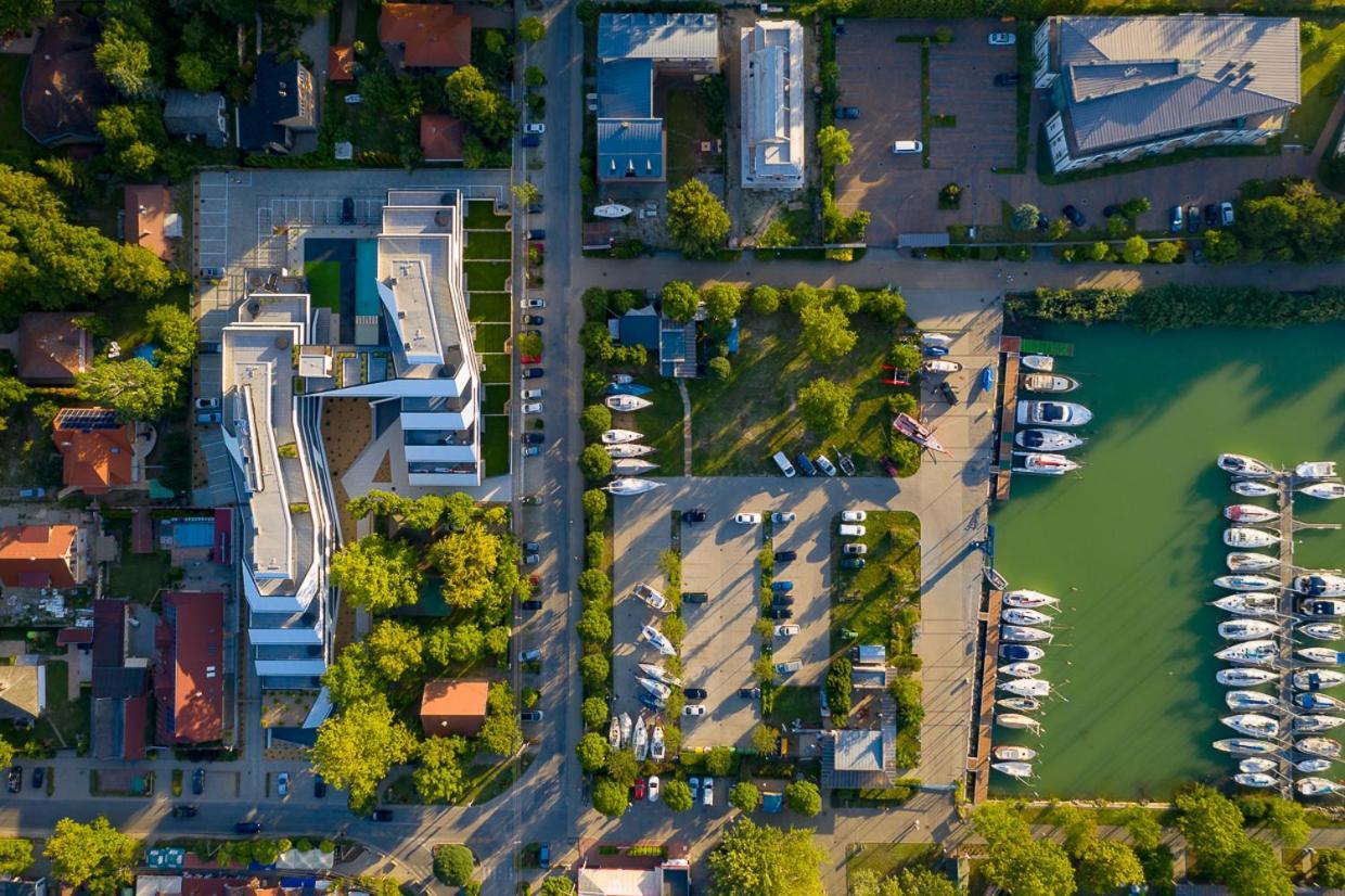 Marina Apartman Hotel Balatonszemes Ngoại thất bức ảnh